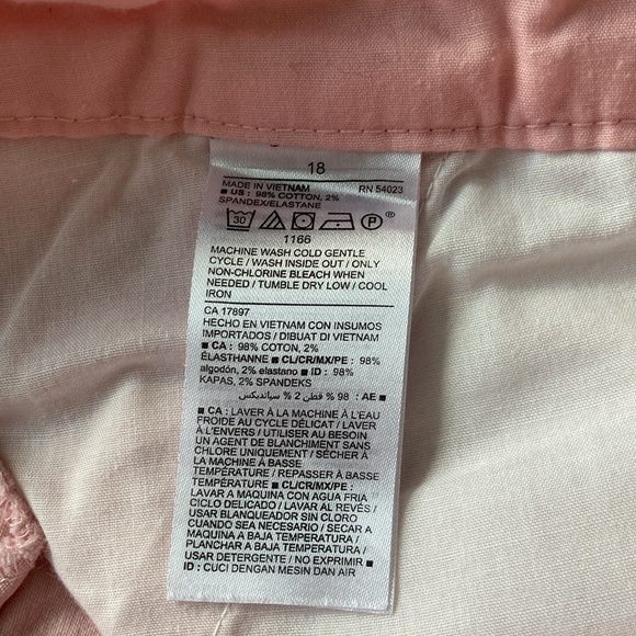 Old Navy Mid-Rise Everyday Embroidered-Daisy Shorts - 7-inch inseam - Picture 8 of 8